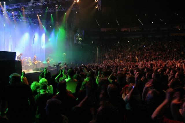Bap – Bilder vom Auftakt der "Greatest Hits"-Tournee in der Kölnarena mit Henning Wehland, Thomas D und Marta Jandova. – Heimspiel in der Kölnarena zum Tourauftakt.