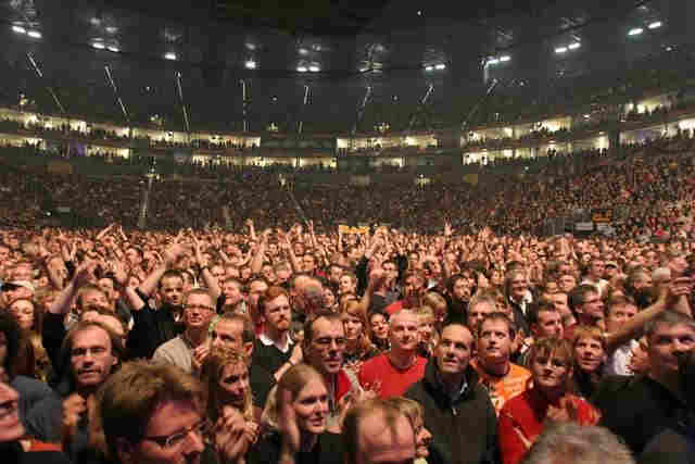 Bap – Bilder vom Auftakt der "Greatest Hits"-Tournee in der Kölnarena mit Henning Wehland, Thomas D und Marta Jandova. – Die Kölnarena war ausverkauft ...