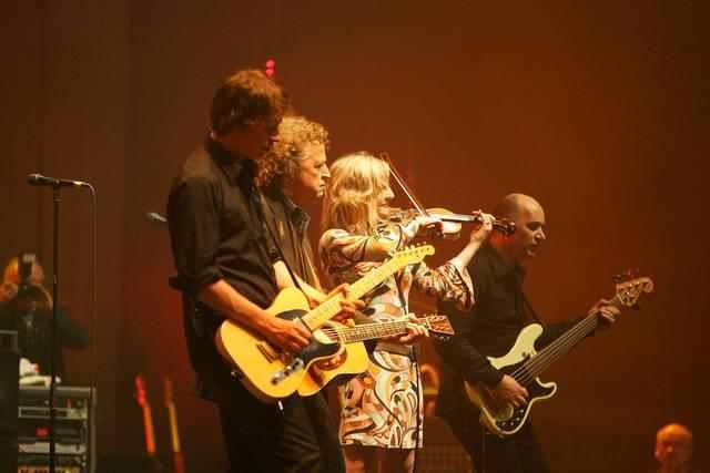 Bap – Bilder vom Auftakt der "Greatest Hits"-Tournee in der Kölnarena mit Henning Wehland, Thomas D und Marta Jandova. – Krumminga, Niedecken, Anne de Wolf und Kopal.