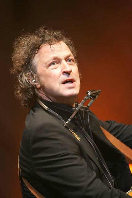 Bap – Bilder vom Auftakt der "Greatest Hits"-Tournee in der Kölnarena mit Henning Wehland, Thomas D und Marta Jandova. – Le Chef.