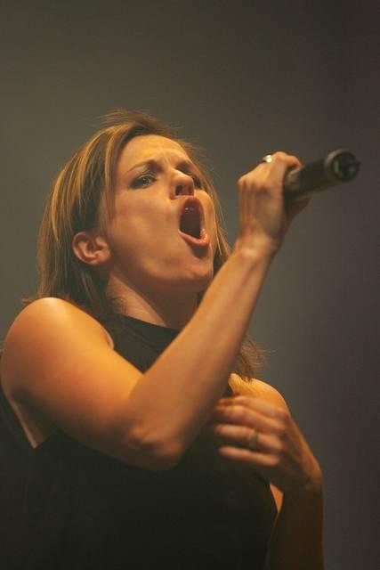 Bap – Bilder vom Auftakt der "Greatest Hits"-Tournee in der Kölnarena mit Henning Wehland, Thomas D und Marta Jandova. – Marta Jandova.