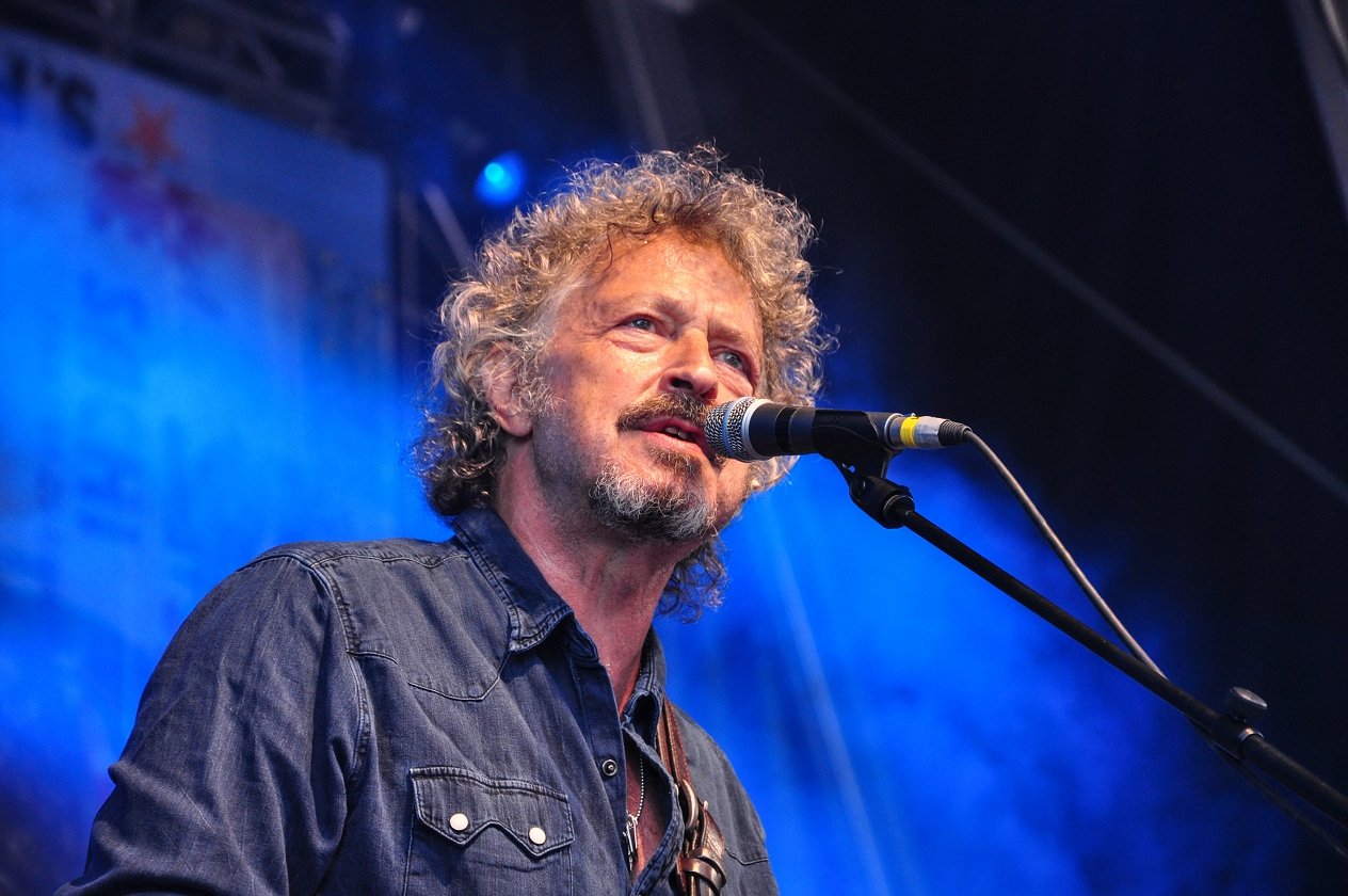 Bap – Der Berg ruft! Im Rahmen ihrer Open-Air-Tour spielen Niedeckens BAP ein Best-Of-Set vor der Festungsruine Hohentwiel. – Band-Chef Niedecken hat zum vierzigsten Jubiläum erneut an der Besetzung geschraubt …