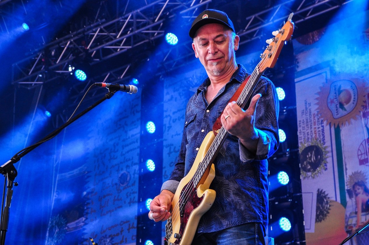 Bap – Der Berg ruft! Im Rahmen ihrer Open-Air-Tour spielen Niedeckens BAP ein Best-Of-Set vor der Festungsruine Hohentwiel. – … und Bassist Werner Kopal feiert sogar 20-jähriges Jubiläum.