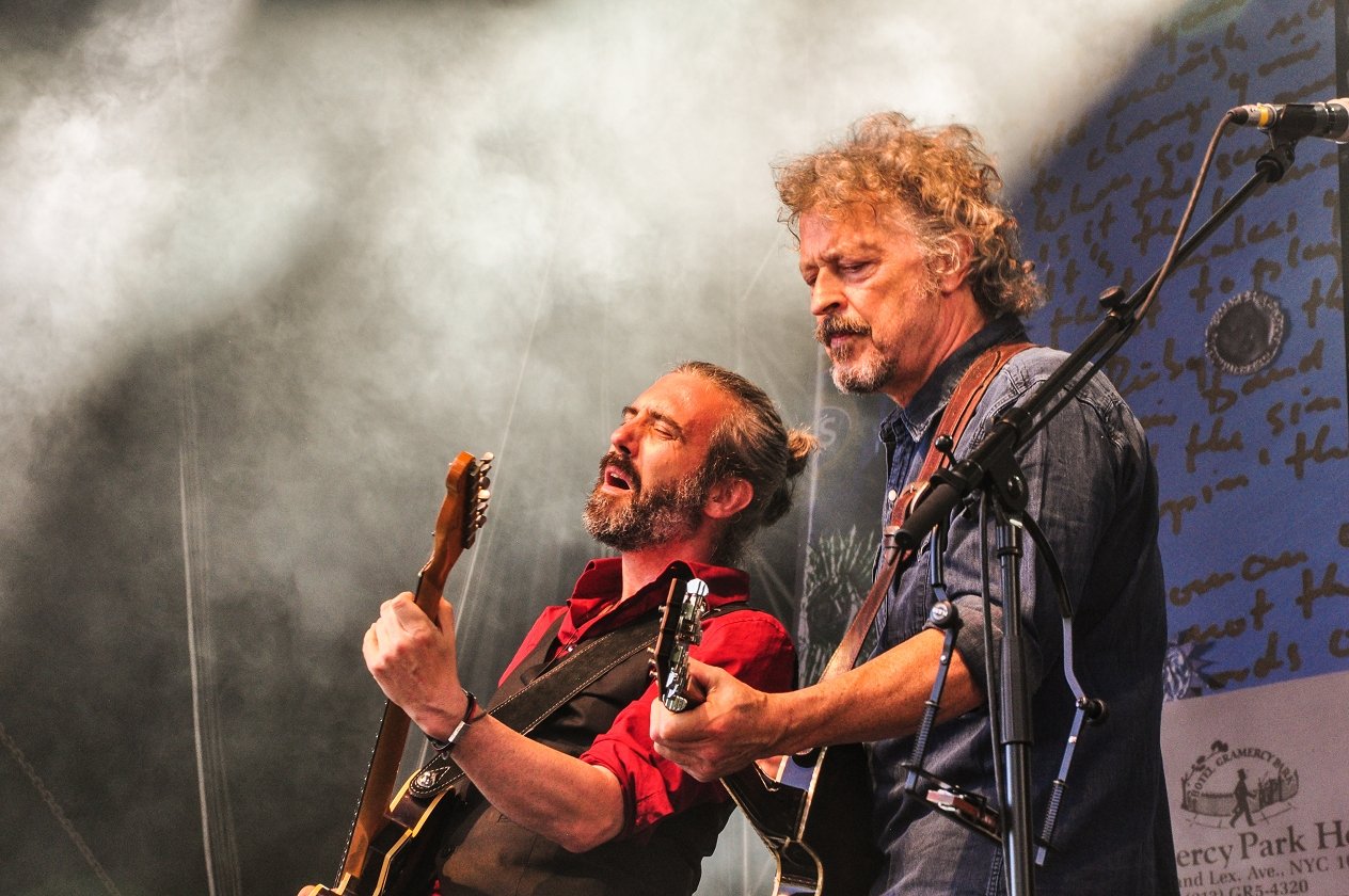 Bap – Der Berg ruft! Im Rahmen ihrer Open-Air-Tour spielen Niedeckens BAP ein Best-Of-Set vor der Festungsruine Hohentwiel. – … und stellt unter anderem Ulrich Rode als neuen Lead-Gitarristen vor.