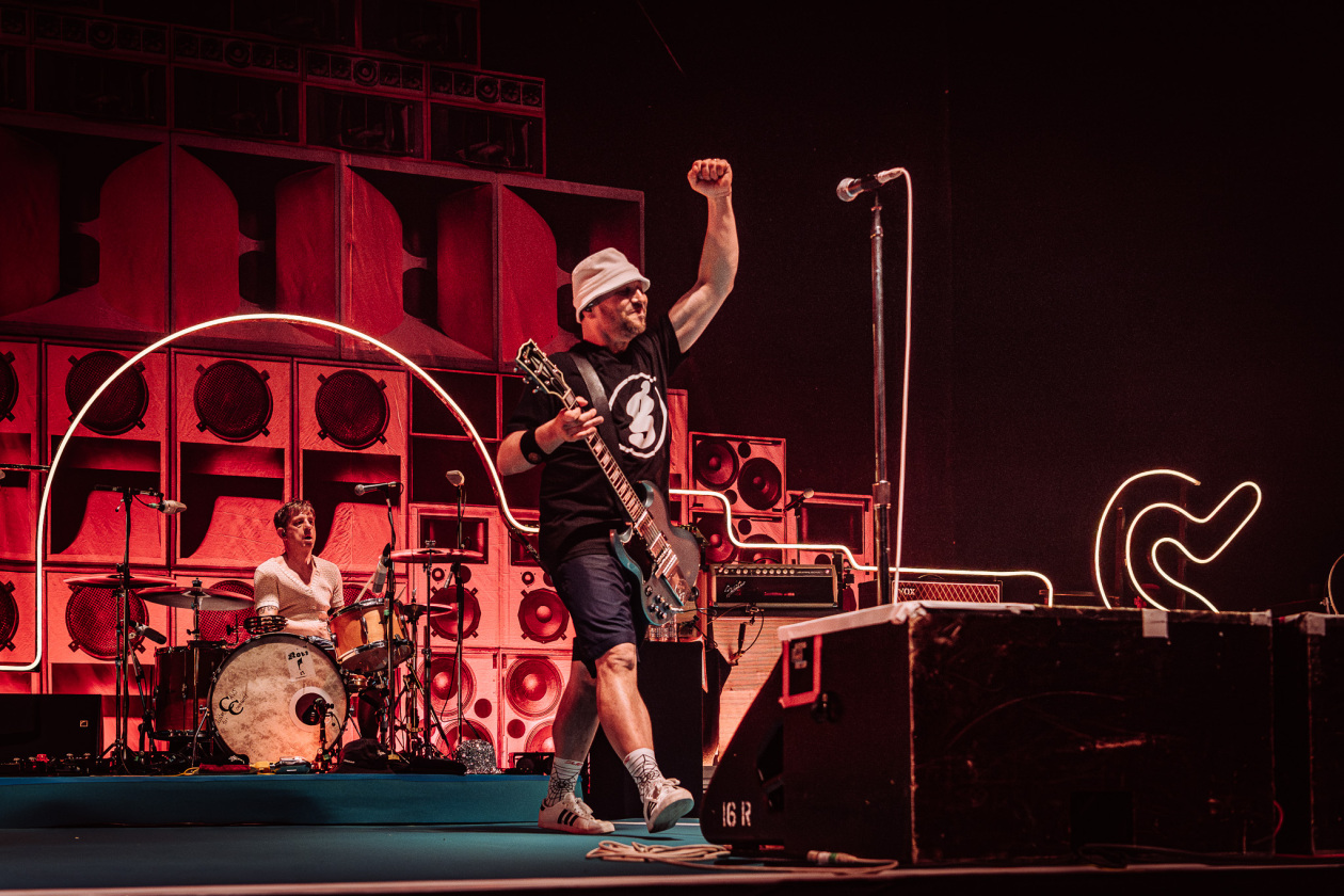 30 Jahre Beatsteaks! Die Berliner laden am ersten Abend zu ihrem frühen Werk - unterstützt u.a. von Die Ärzte und Die Toten Hosen . – Beatsteaks.