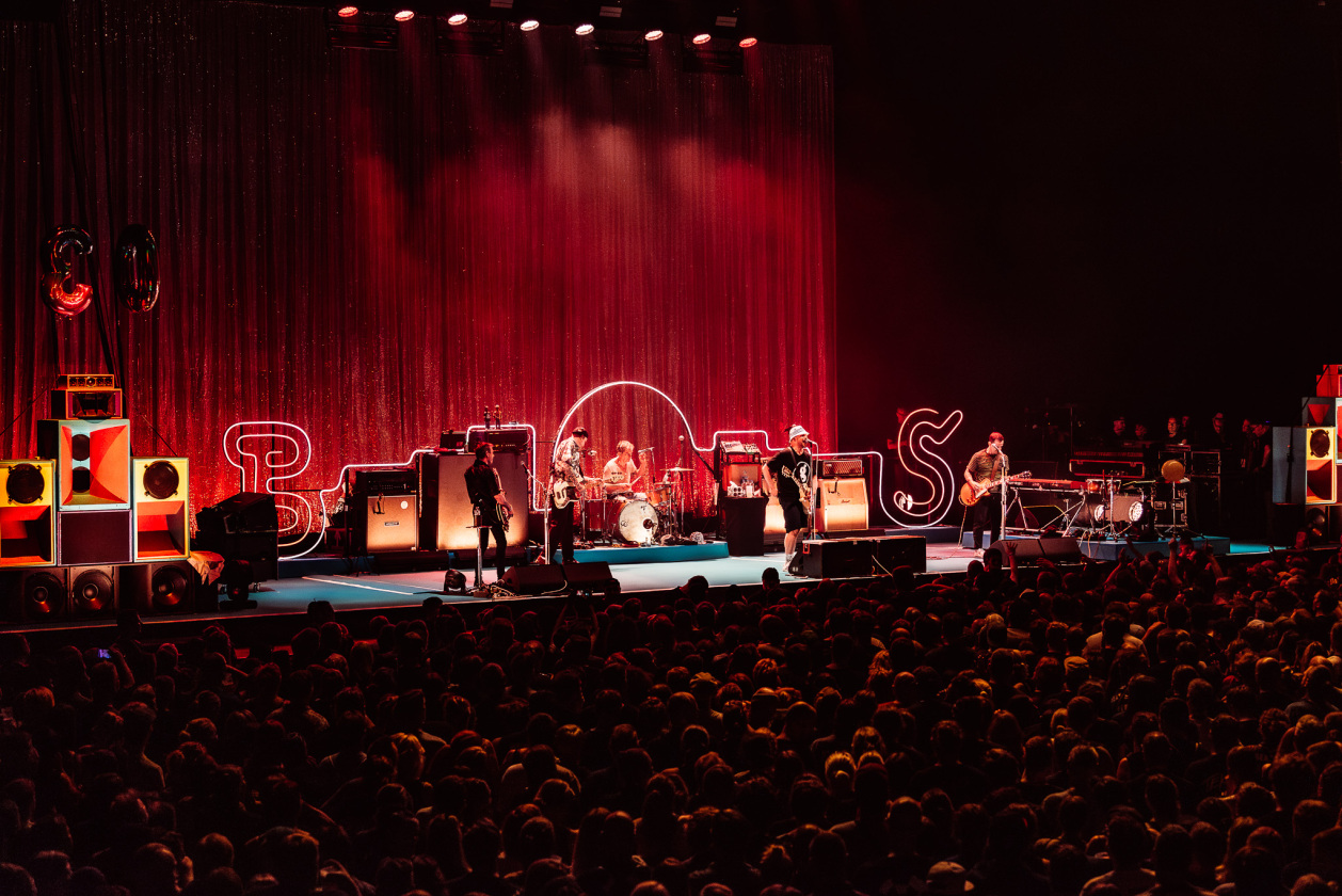 30 Jahre Beatsteaks! Die Berliner laden am ersten Abend zu ihrem frühen Werk - unterstützt u.a. von Die Ärzte und Die Toten Hosen . – Beatsteaks.