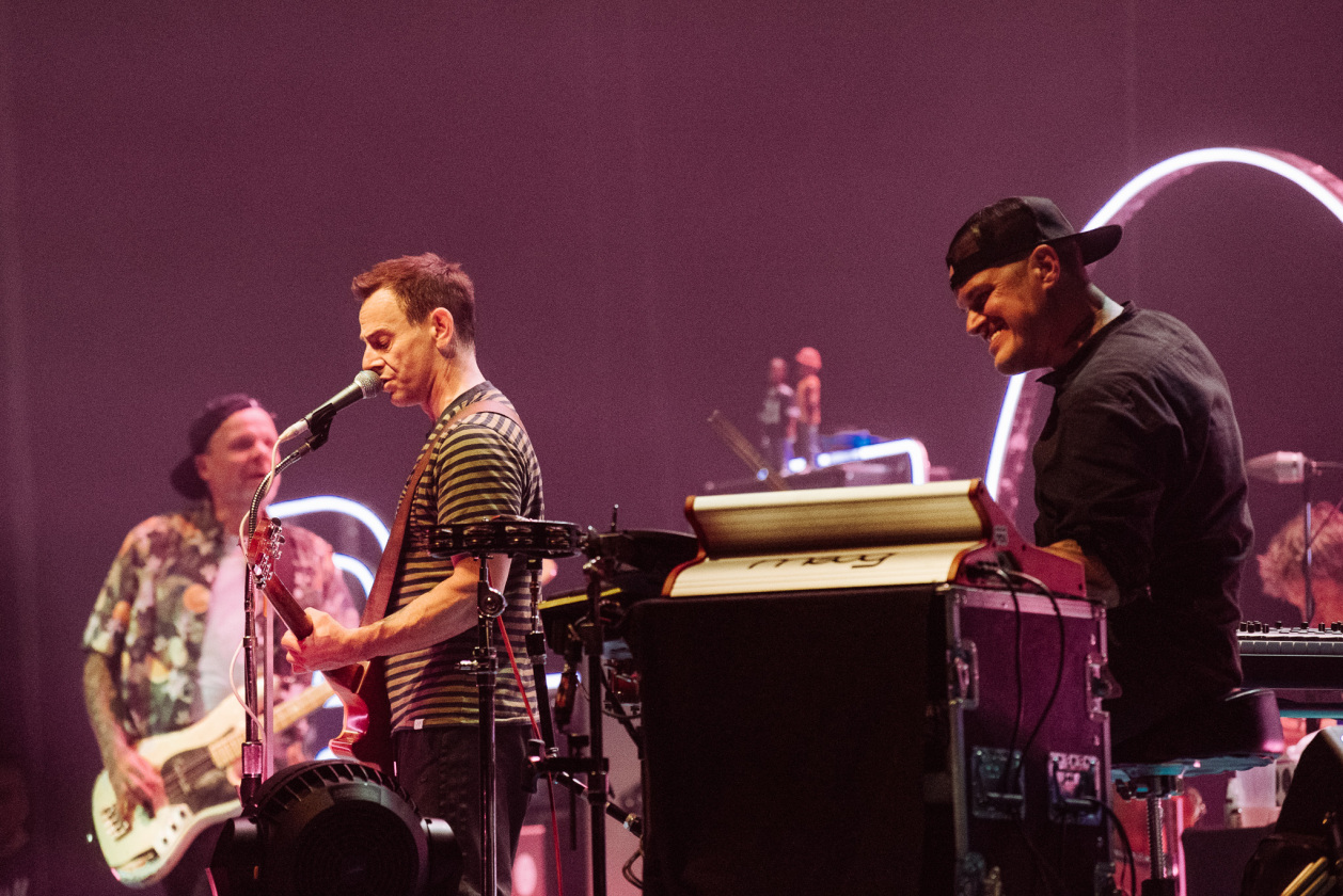 30 Jahre Beatsteaks! Die Berliner laden am ersten Abend zu ihrem frühen Werk - unterstützt u.a. von Die Ärzte und Die Toten Hosen . – Beatsteaks.