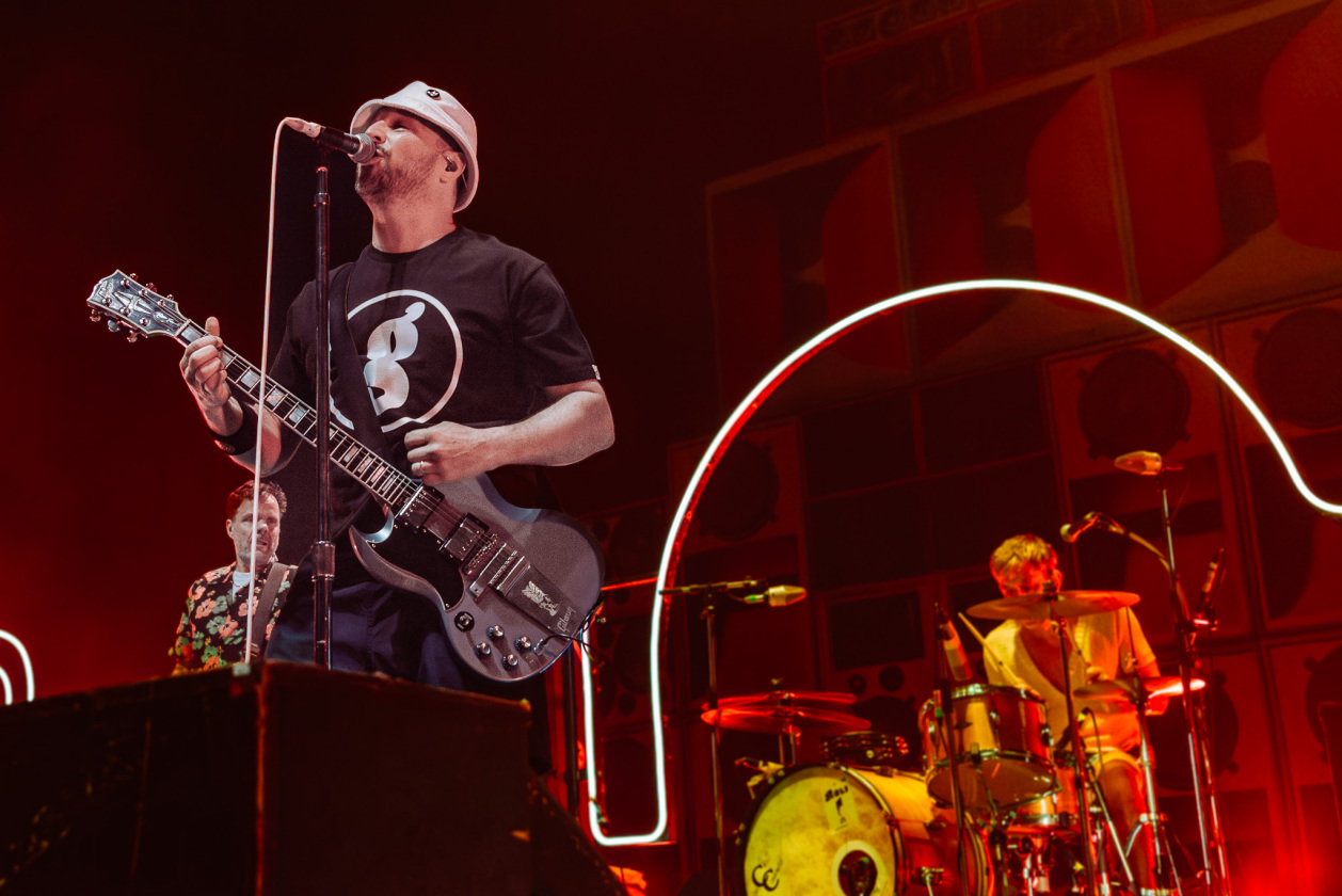 30 Jahre Beatsteaks! Die Berliner laden am ersten Abend zu ihrem frühen Werk - unterstützt u.a. von Die Ärzte und Die Toten Hosen . – Beatsteaks.