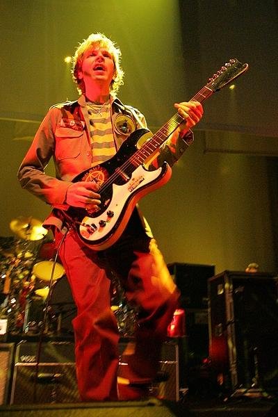 Beck bringt uns die Rockerpose zurück! – 