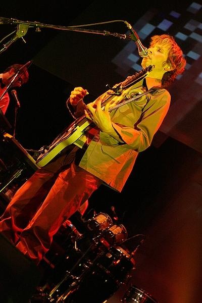 Beck bringt uns die Rockerpose zurück! – 