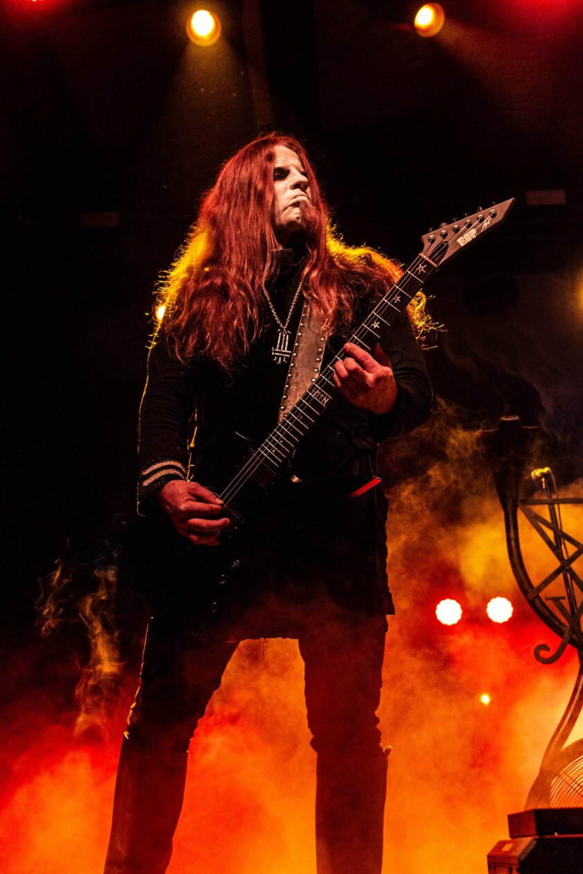 "Opvs Contra Natvram": Behemoth auf European Siege Tour. Co-Headliner: Arch Enemy. – Gitarrist Seth.