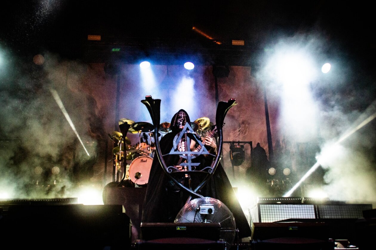 "Opvs Contra Natvram": Behemoth auf European Siege Tour. Co-Headliner: Arch Enemy. – Nergal oder Darth Vader?