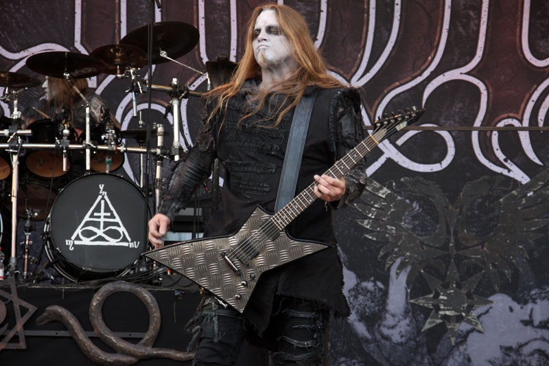 Trotz Tageslicht eine dunkle Macht. – Behemoth