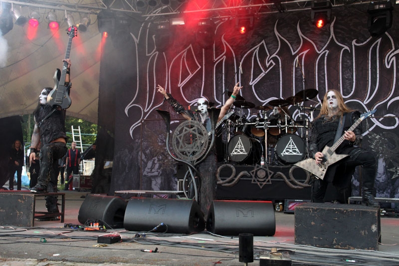 Trotz Tageslicht eine dunkle Macht. – Behemoth