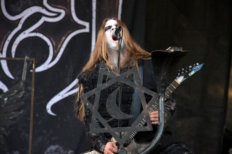 Trotz Tageslicht eine dunkle Macht. – Behemoth