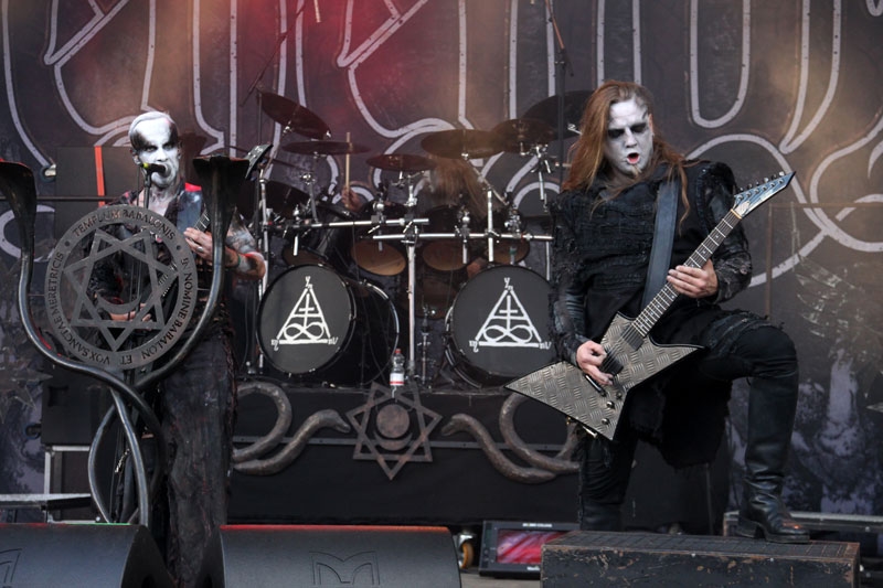 Trotz Tageslicht eine dunkle Macht. – Behemoth