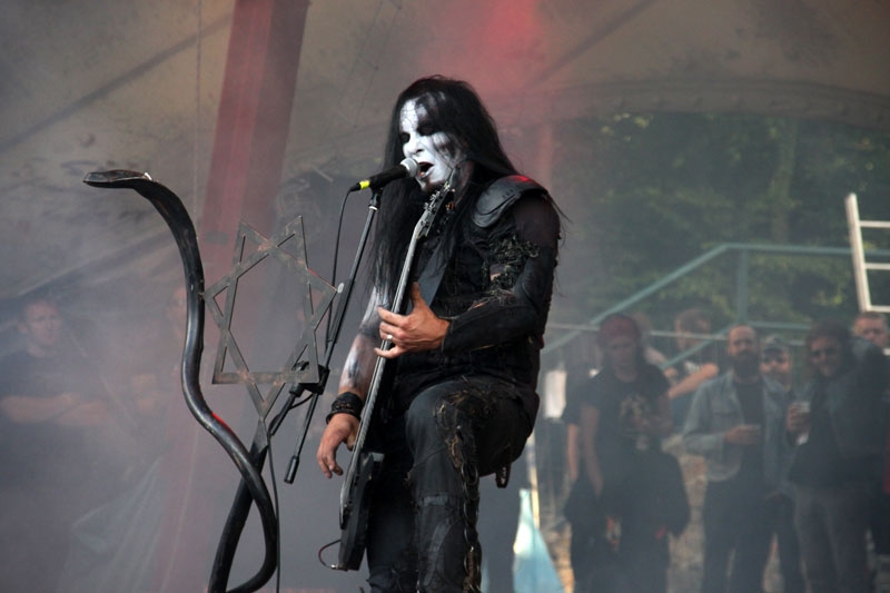 Trotz Tageslicht eine dunkle Macht. – Behemoth