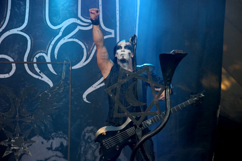 Trotz Tageslicht eine dunkle Macht. – Behemoth