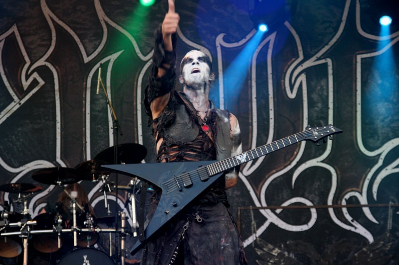 Trotz Tageslicht eine dunkle Macht. – Behemoth