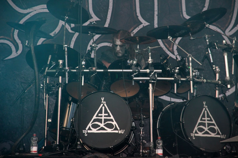 Trotz Tageslicht eine dunkle Macht. – Behemoth