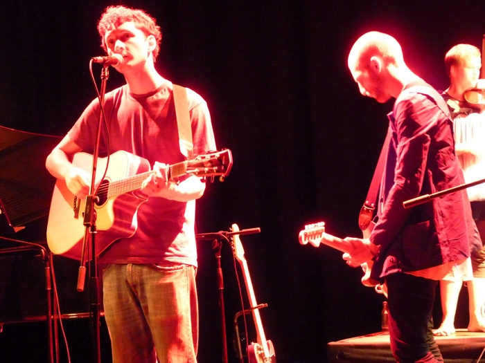 Islands Indielabel Bedroom Community schickt seine Avantgarde auf Berlinreise. – Sam Amidon & Ben Frost.