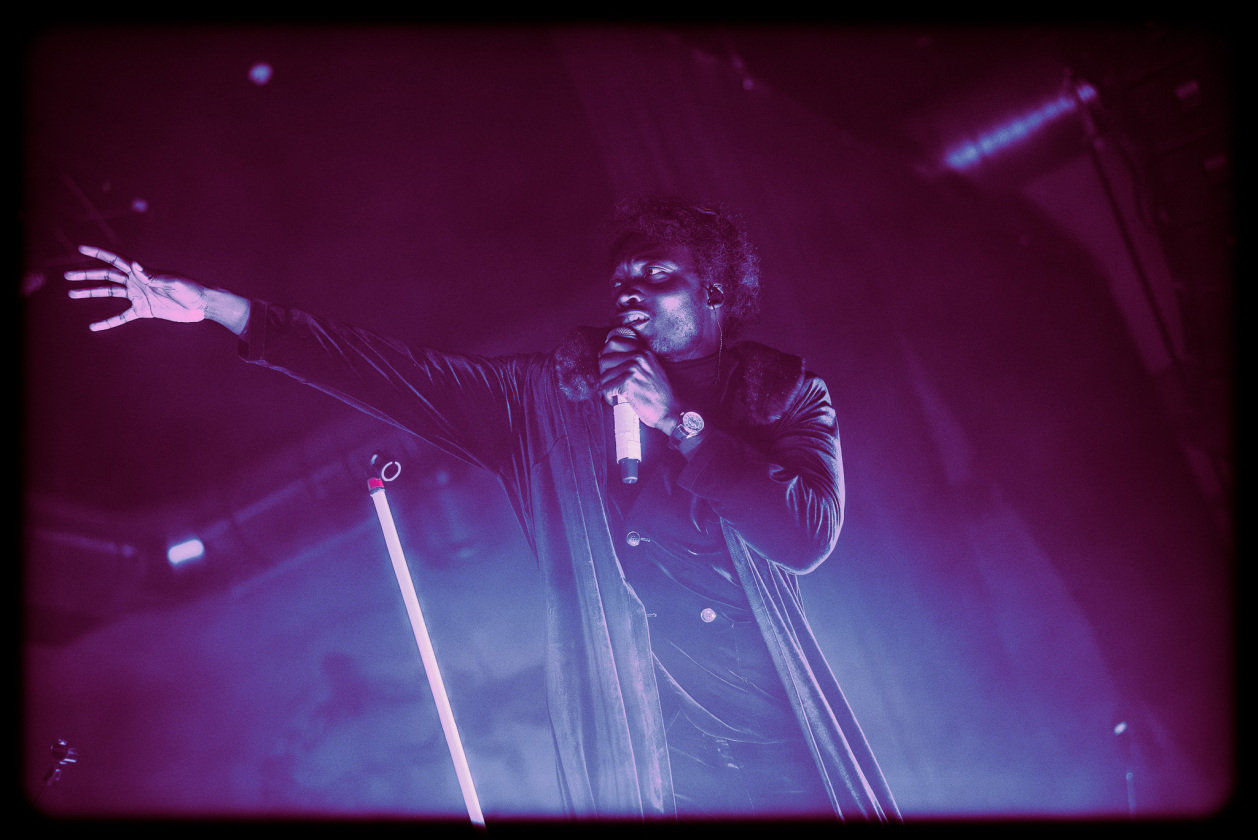 Der Londoner und seine Band verwandeln das Huxley's in einen kunstvoll sphärischen Tempel. – Benjamin Clementine.