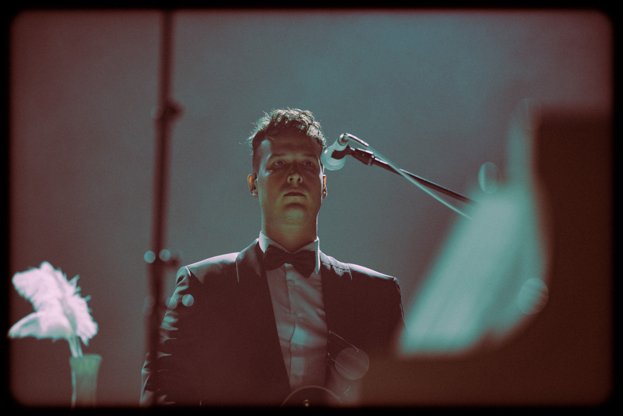 Der Londoner und seine Band verwandeln das Huxley's in einen kunstvoll sphärischen Tempel. – Benjamin Clementine und Band.