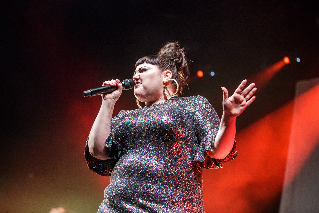 Die The Gossip-Frontfrau solo. – Beth Ditto.