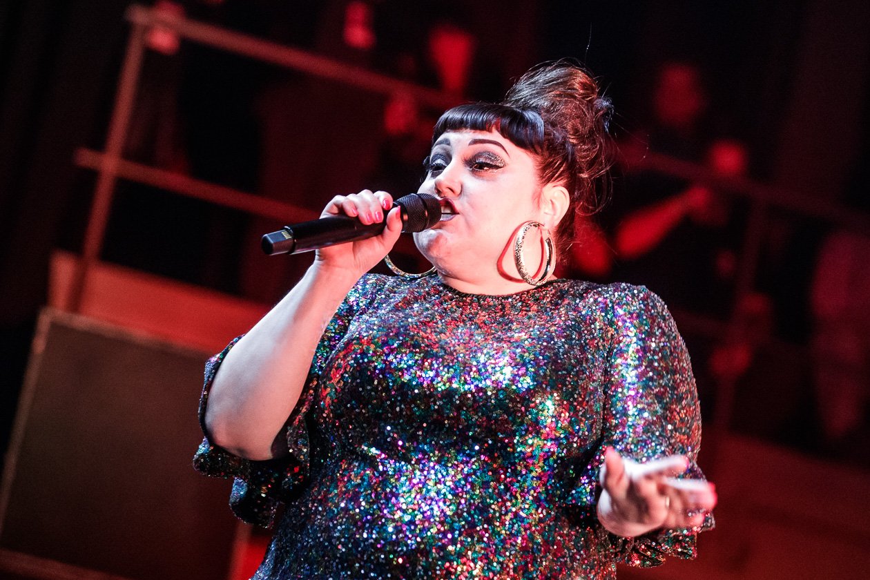Die The Gossip-Frontfrau solo. – Beth Ditto.