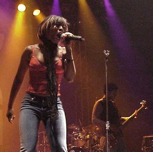 Beverley Knight 2002 live in Bern. – 