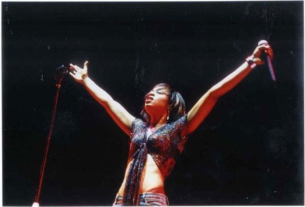 Beverley Knight – Aktuelle Fotos von 2004. – 