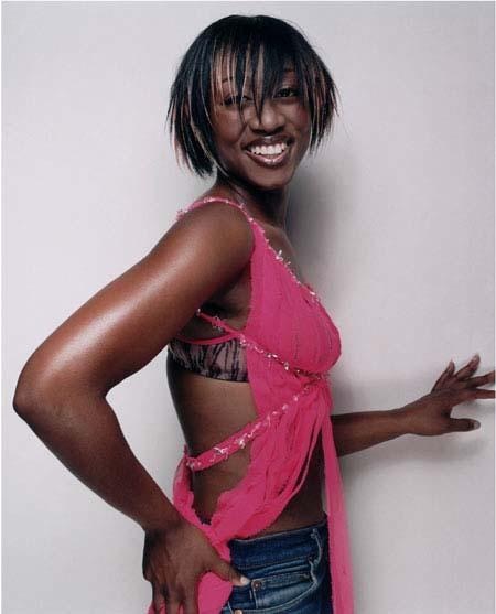 Beverley Knight – Aktuelle Fotos von 2004. – 