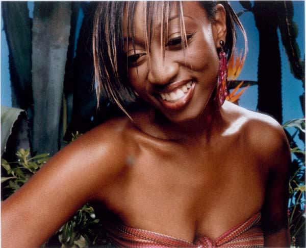 Beverley Knight – Aktuelle Fotos von 2004. – 