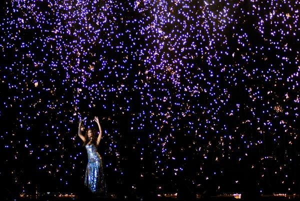 Las Vegas lässt Grüßen: Beyoncé als Glamour-Girl. – 