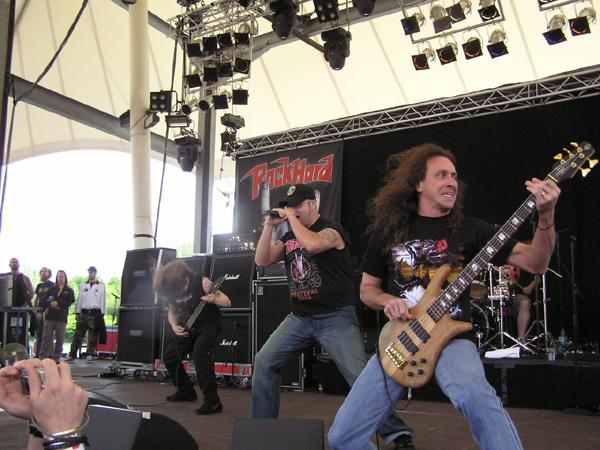 Beyond Fear – Die neue Band um den Ripper zeigt sich tight und aggressiv. – 