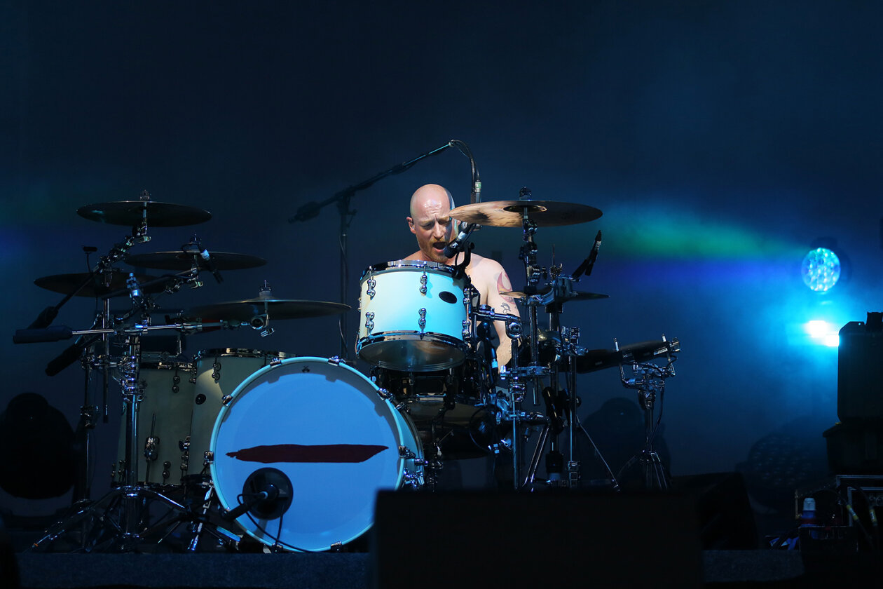 Schönstes Sommerwetter, rappelvoll und Feuer schon beim zweiten Track: Biffy Clyro ließen den Schweiß im Hamburger Stadtpark strömen. – Biffy Clyro.