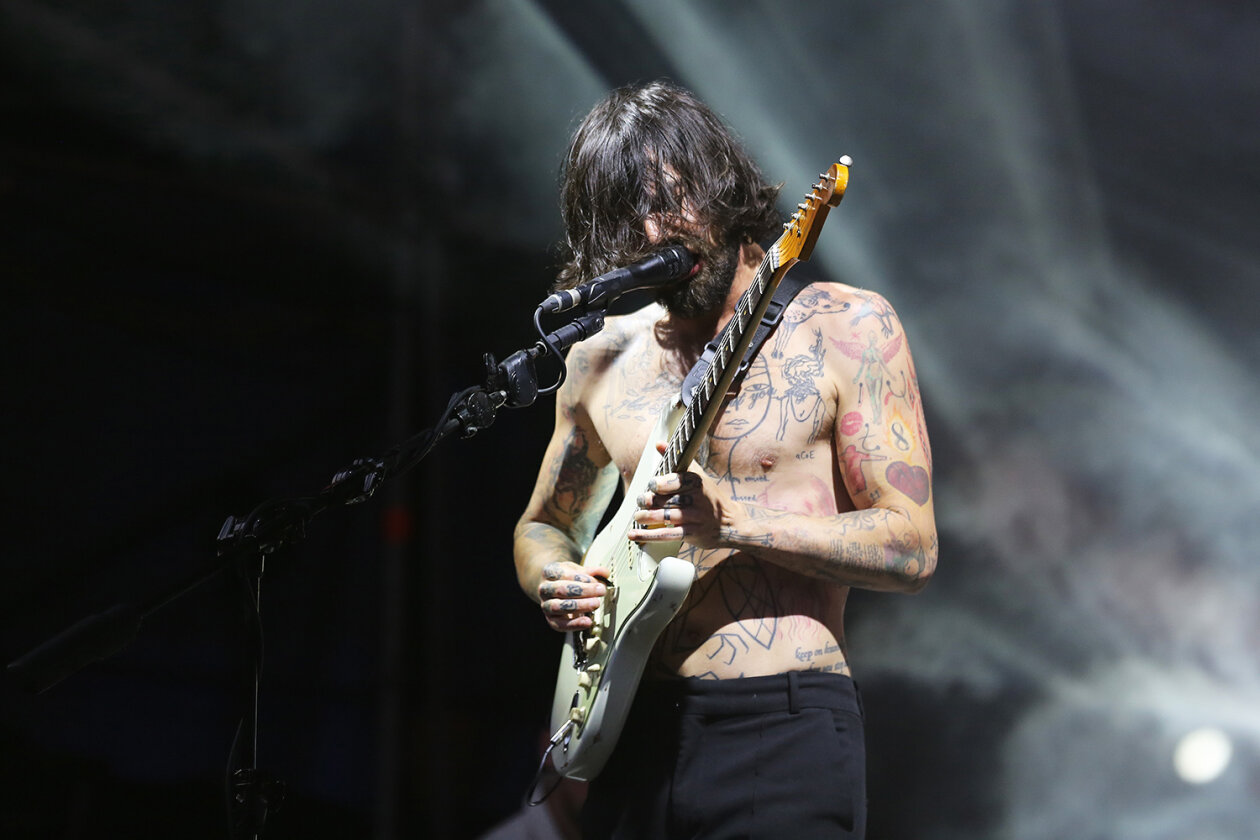 Schönstes Sommerwetter, rappelvoll und Feuer schon beim zweiten Track: Biffy Clyro ließen den Schweiß im Hamburger Stadtpark strömen. – Biffy Clyro.