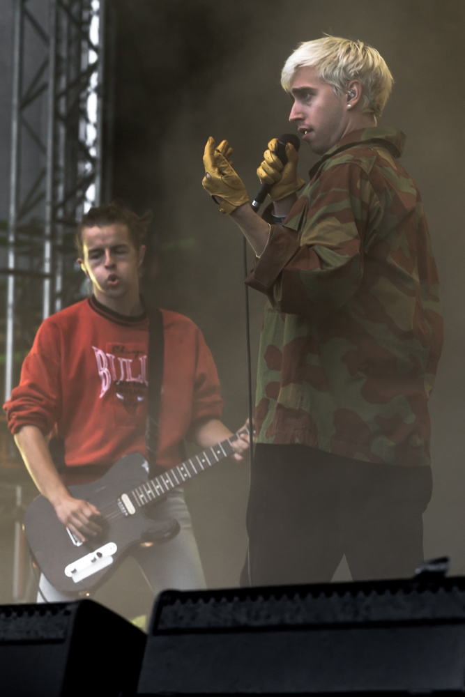 Die österreichischen Shootingstars auf der Mainstage. – Bilderbuch.