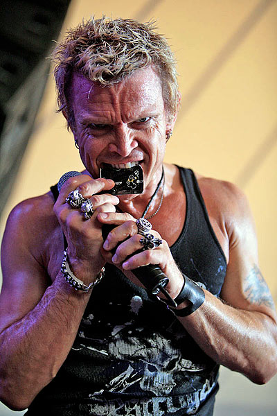 Billy Idol – Wie passend: Ein Rock-Urgestein auf dem Museumsplatz. Billy Rockin' Idol. – 