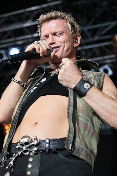 Billy Idol – Wie passend: Ein Rock-Urgestein auf dem Museumsplatz. Billy Rockin' Idol. – 