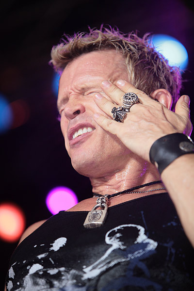 Billy Idol – Wie passend: Ein Rock-Urgestein auf dem Museumsplatz. Billy Rockin' Idol. – 