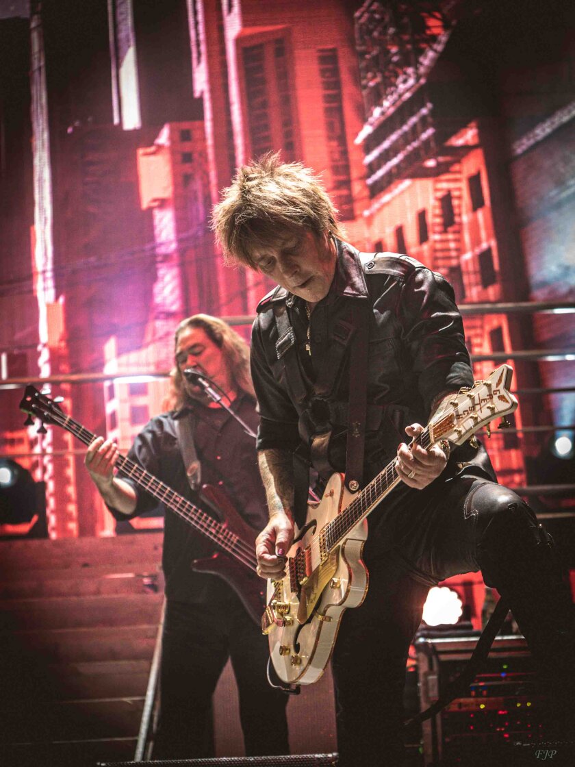 Billy Idol – Bassist Stephan und Gitarrist Billy.