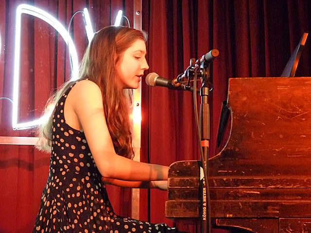 Birdy live im Roten Salon. – Birdy live im Roten Salon.