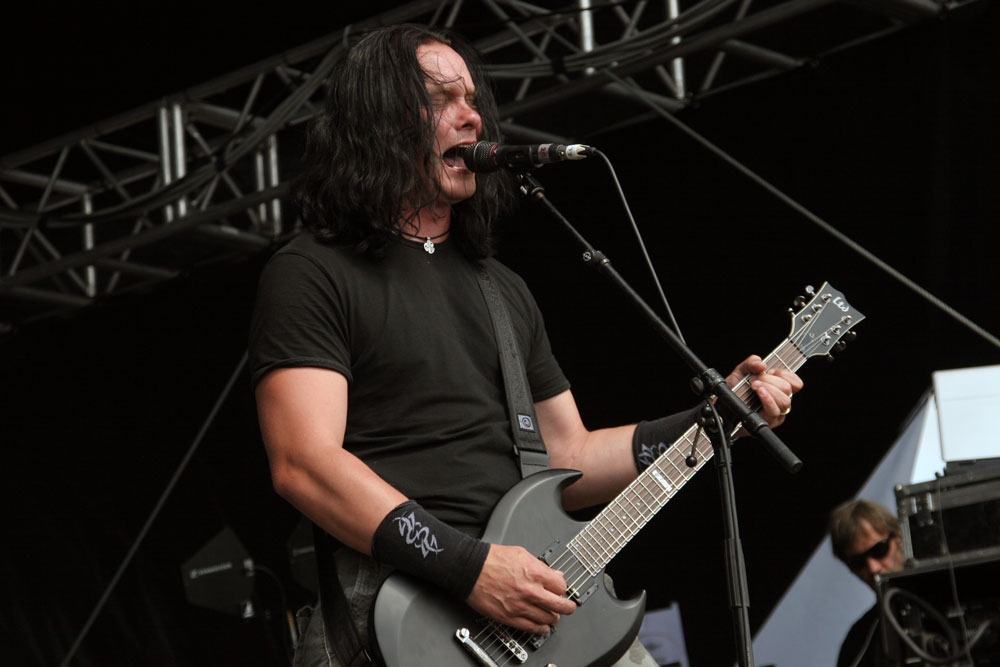Mal an der Gitarre, mal an den Drums. – Black Sun Aeon