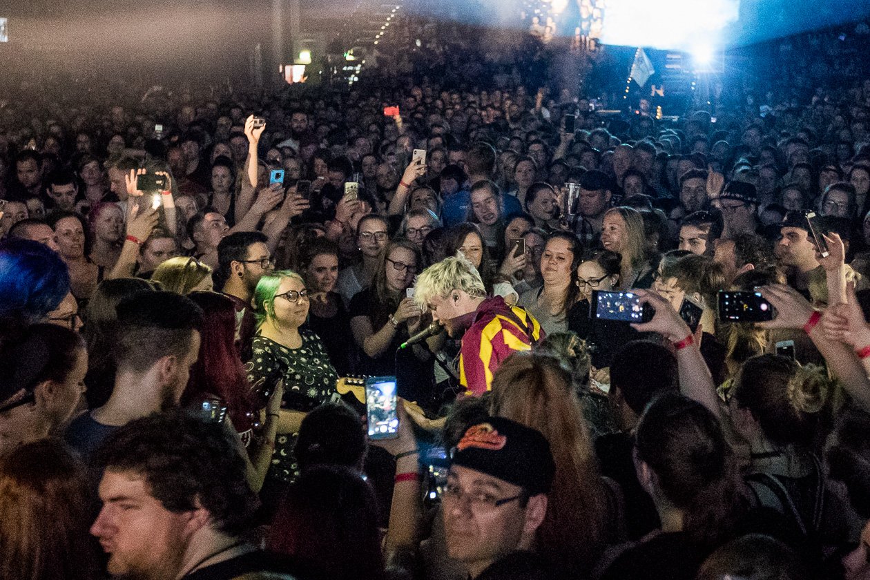 Blackout Problems – Mit Jennifer Rostock am Rhein. – Fans.