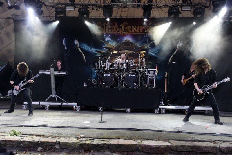 Gymnasiallehrer-Acting von Sänger Hansi. – Blind Guardian