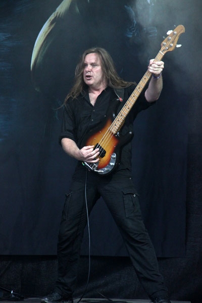 Gymnasiallehrer-Acting von Sänger Hansi. – Blind Guardian