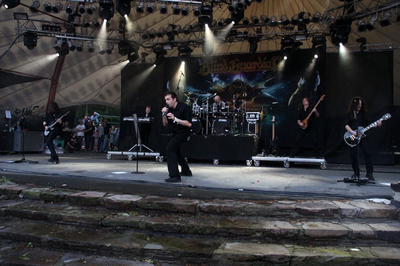 Gymnasiallehrer-Acting von Sänger Hansi. – Blind Guardian