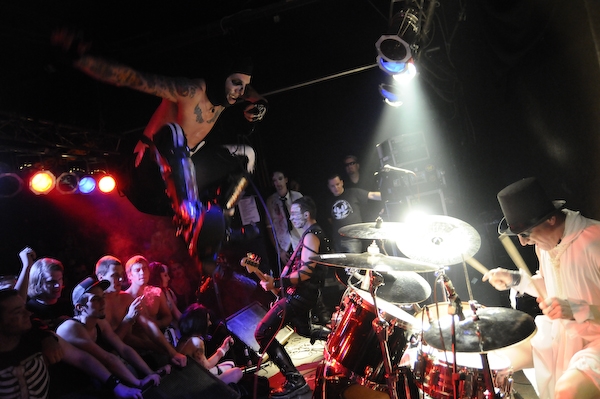Blitzkid in Köln beim Finale der Hell Nights Tour 2008. – ... zeigt Chud wie ein Geist zu schweben hat.