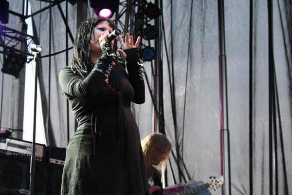 Bloodflowerz – Auch schwanger rockt Kirsten noch ganz ordentlich. – 